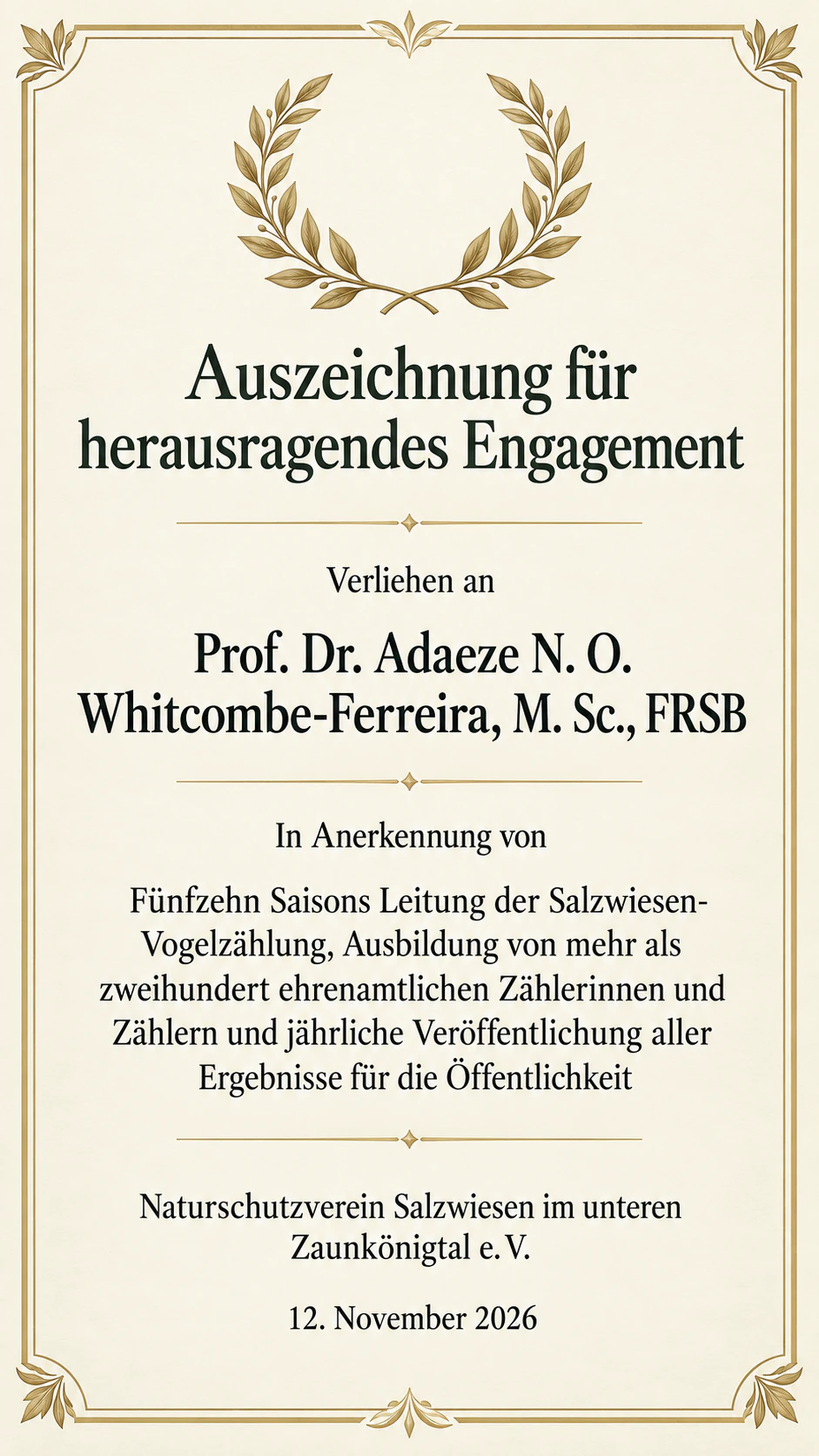 Ehrenurkunde für eine besondere Leistung: Name mit Titeln, Initialen und Namenszusätzen, eigene Überschrift, Hochformat